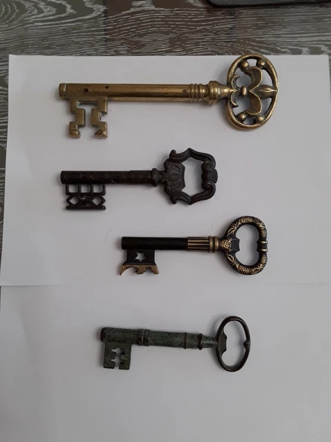 Pendentif Ancien En Forme De Clé - Plaqué Argent Avec Pierre Orange - Occasion