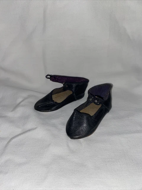 Chaussure  ancienne en cuir pour poupée