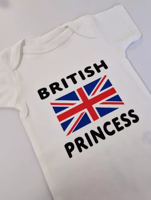 Union Jack Plain White Babygrow-Impreso-Chalecos británicos de princesa-bebé niña 2