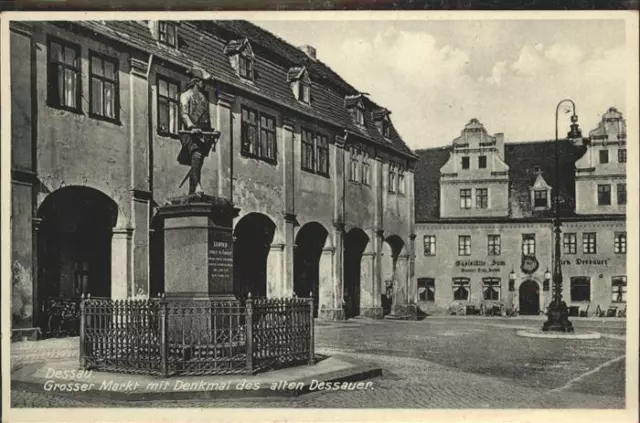 41330349 Dessau-Rosslau Grosser Markt mit Fuerst Leopold Denkmal Dessau-Rosslau