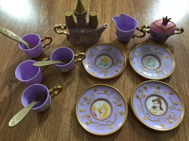 https://www.picclickimg.com/PLgAAOSwAuVgLsR~/Disney-Princess-Castle-Teapot-Tea-Cups-Deluxe-Princess.webp