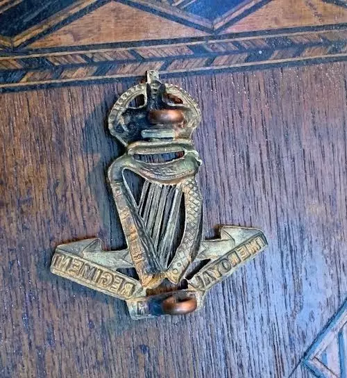 WW1  - A genuine Royal Irish regiment - cap badge (fixings) 2