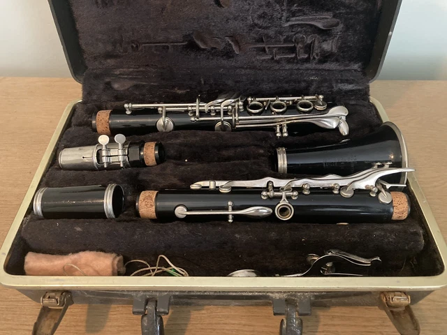 Bundy Resonite Selmer Clarinet w/ Hard Case Read