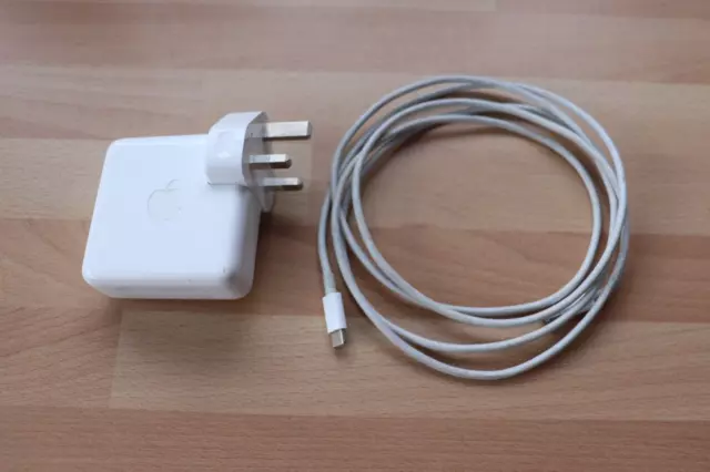 Apple 61W USB C Charger A1947 MacBook Pro Air Power Adapter Genuine And Cable
