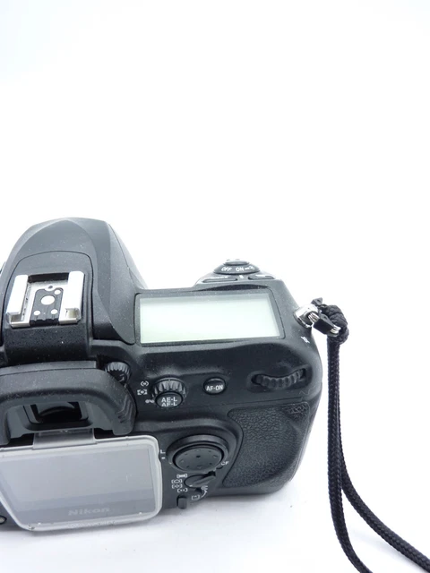 Nikon D200 10.2 MP Digital SLR Camera - Black (Body Only) 3