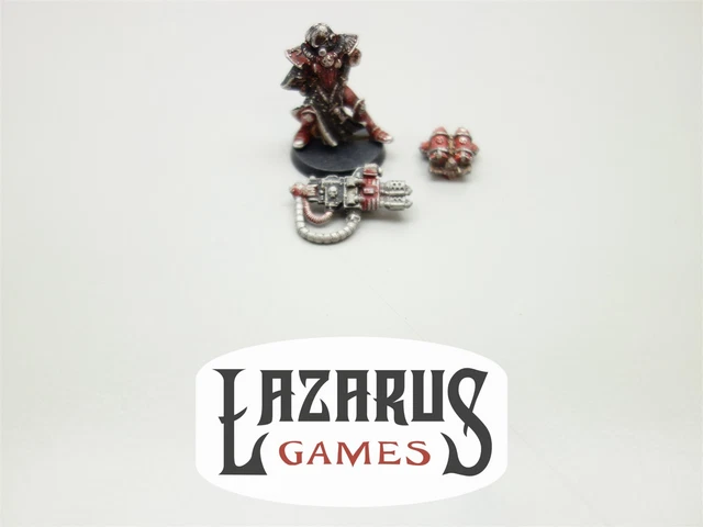 Warhammer 40k Adepta Sororitas: Sister of Battle w/ Heavy Flamer (oop metal)