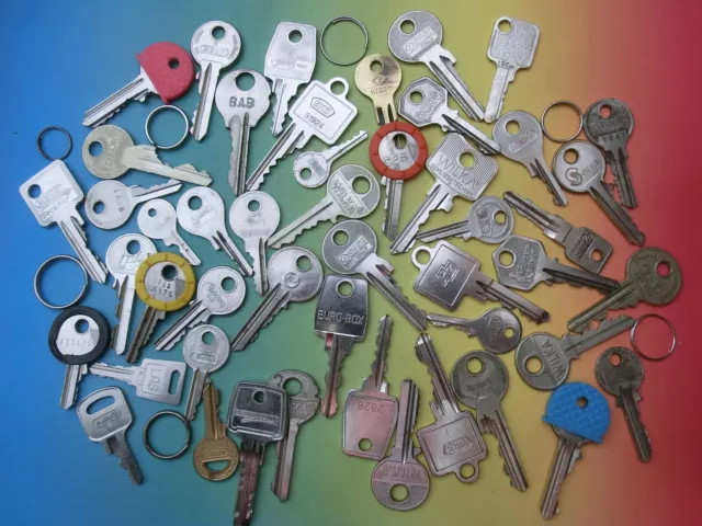 SCHLÜSSEL - großes Konvolut alter Schlüssel für Schließzylinder - 48 Schlüssel