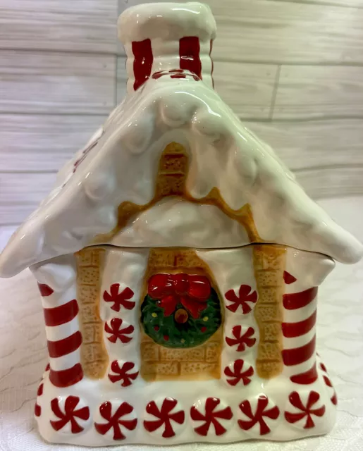 Le Gourmet Chef Christmas Ginger Bread Ceramic House Holiday Cookie Jar