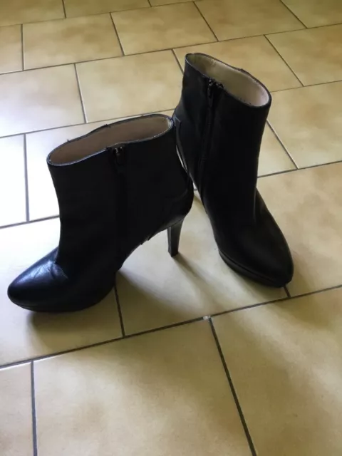 Superbes bottines cuir LODI pointure 37 en parfait état.