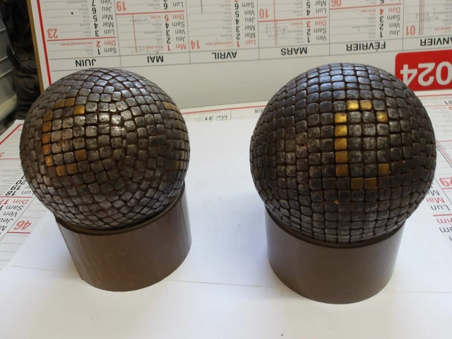 Ancienne Paire De Boules De Pétanque Cloutées 3 Couleurs – Acier, France