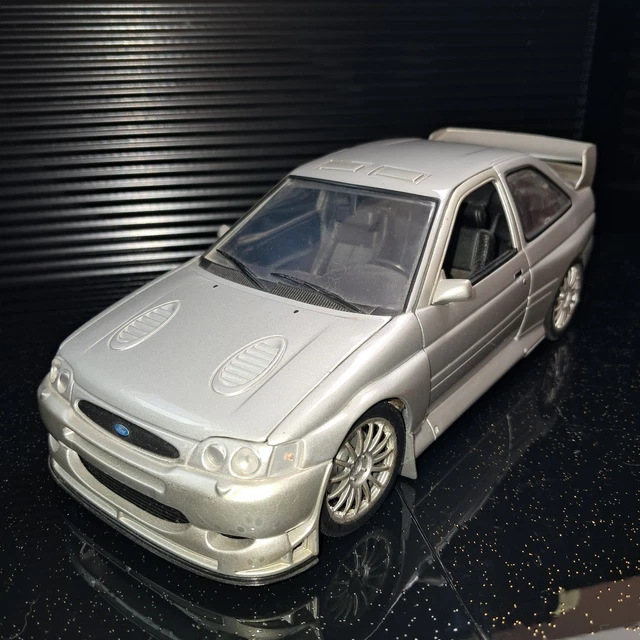 Miniature Ford Escort RS Cosworth WRC Grise - UT Models 1/18 22706