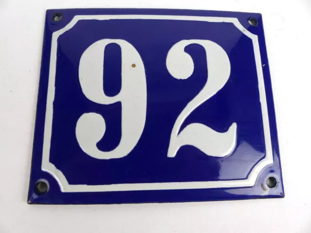 altes Email Hausnummer Schild Nr. 92 Emailschild gewölbt 12 x 10 cm in blau