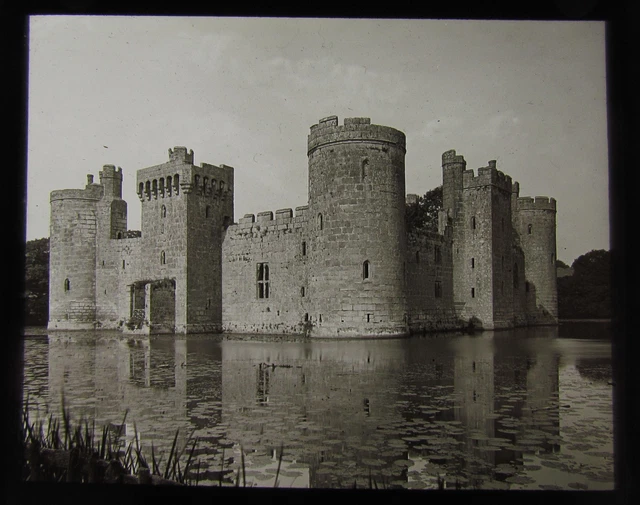 Glass Magic Lantern Slide BODIAM CASTLE C1910 EAST SUSSEX ENGLAND