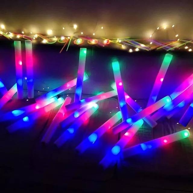 100/600 Stück LED Glow Sticks Blinkende Leuchtstäbe Rally Light Up Foam Sticks 3