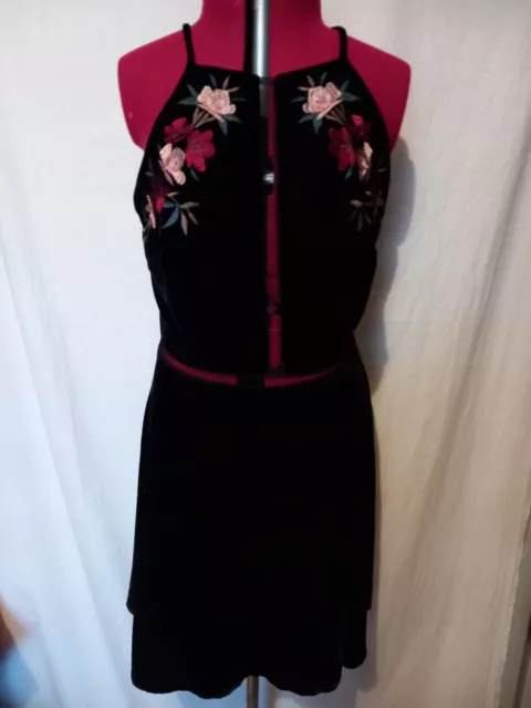 New Look Embroidered Dress In Black Size 10 NOTE I ONLY POST TO A HOME ADDRESS