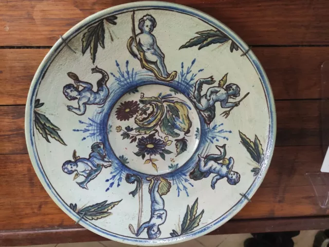  plat en faïence D Italie ?