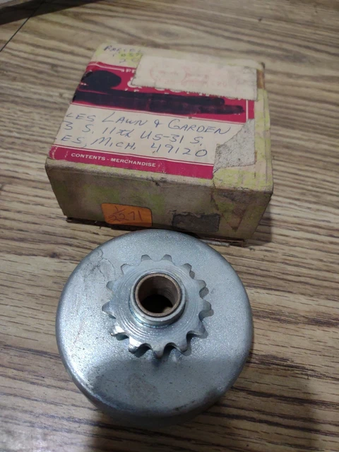 Wright Poulan Saw Sprocket 2271 NOS