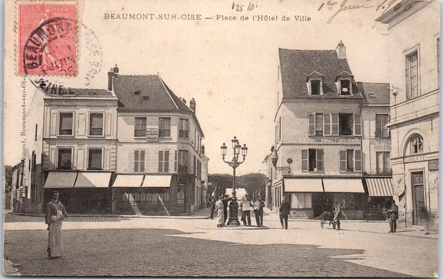 95 BEAUMONT SUR OISE - la place de l'hotel de ville.