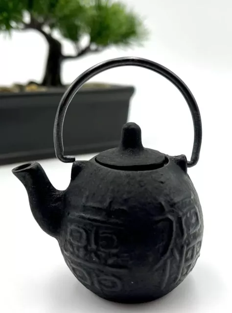 BEAUTIFUL JAPANESE STYLE MINI CAST IRON TEAPOT 50ml