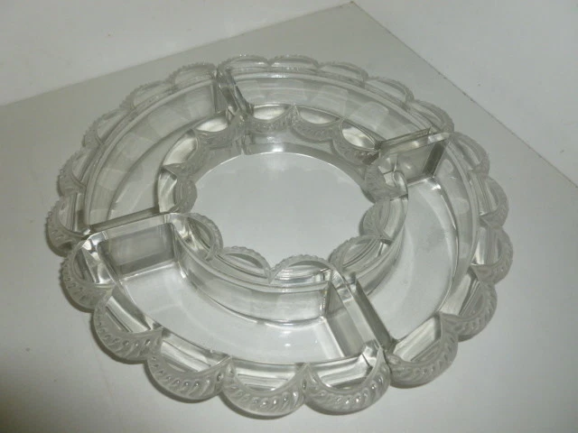 Muller Freres | Vase bilobé en verre moulé pressé incolore à décor