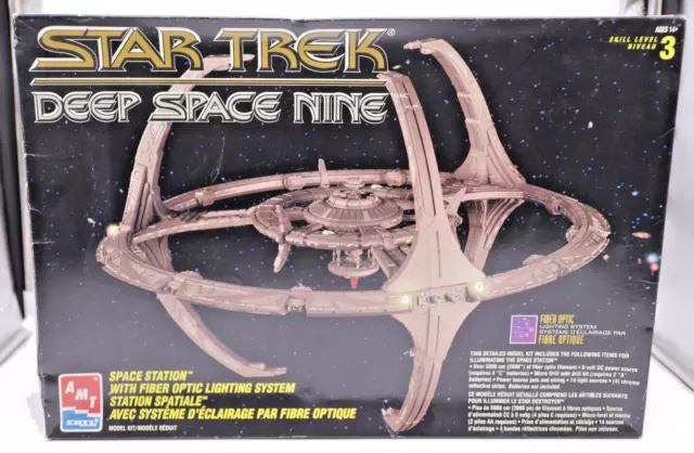 STAR TREK DEEP SPACE NINE Space Station with Fiber Optic Lighting System AMT New