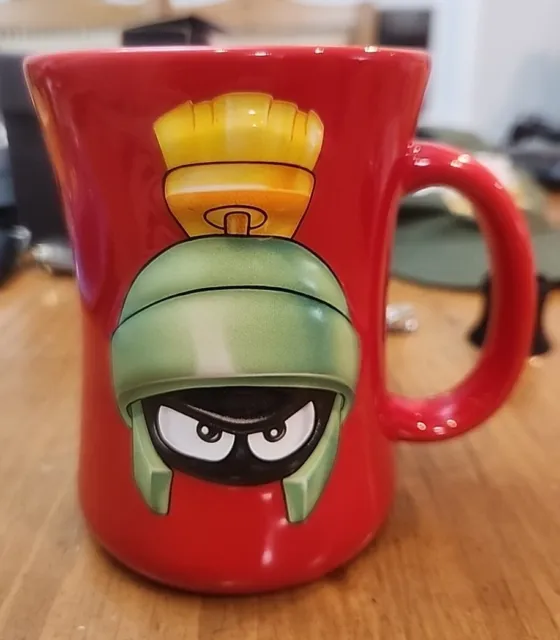 MARVIN THE MARTIAN Red 3D Raised Graphic Coffee Mug Cup Looney Tunes 2001 XPRES