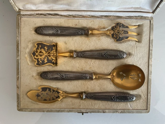 Service à hors d'œuvre, le manche d'argent fourré de style néoclassique