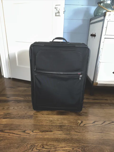 Tumi 22024D4 Black 24" Wheeled Upright Expandable ShortTrip Suitor Suitcase