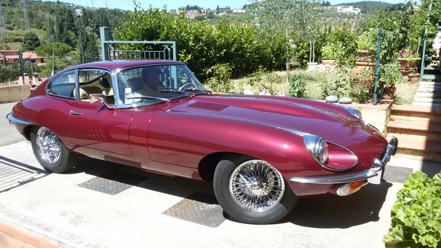 jaguar e-type