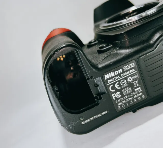 【Excellent+++】Nikon D200 10.2 MP Digital SLR Camera Black from Japan #53-2 10