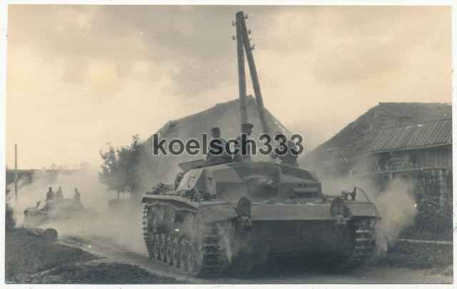 FOTO STURMGESCHÜTZ PANZER rollen vor zur Hauptkampflinie an der ...