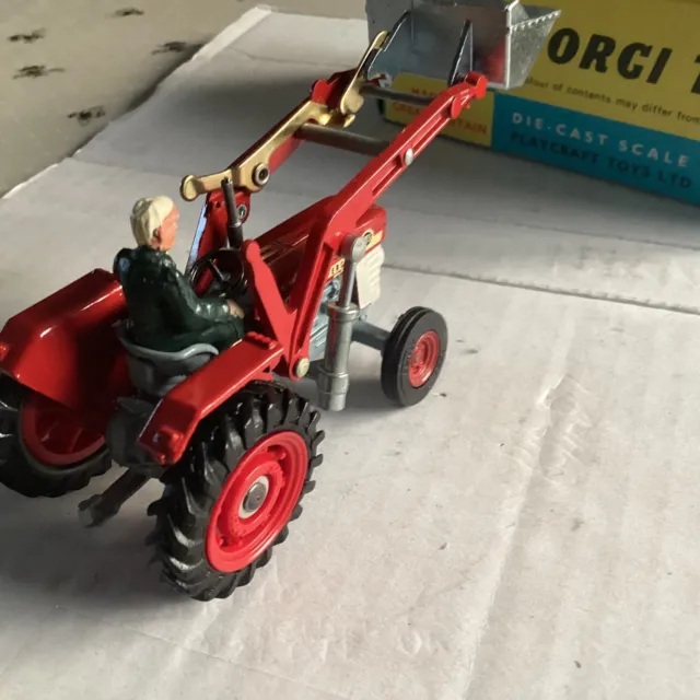 Corgi Toys. No 69 Massey Ferguson 165 Tractor With Shovel 3