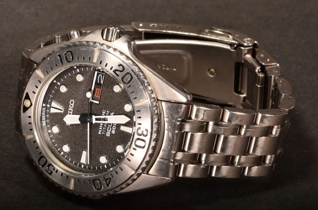 SEIKO 5M63-0B40 SBCZ005 Grey Ghost Scuba 200m Diver Kinetic