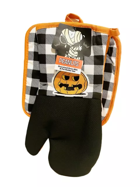New Snoopy Halloween Scary Official Peanuts Oversized Oven Mitt