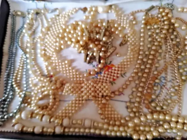 Job Lot 11 x Vintage faux PEARL Necklaces incl. pearl bow - spare repair harvest