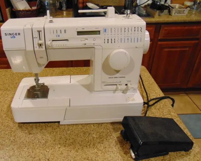 Singer 9334 Computerized Solid State Sewing Machine.  See Working Video