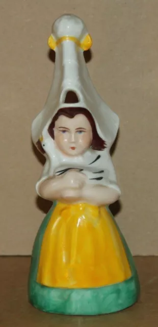 Pot a lait en porcelaine patte de Limoge en forme de femme Normande