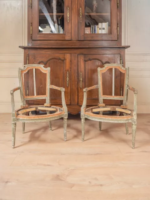 Paire de fauteuils époque Louis XVI hêtre