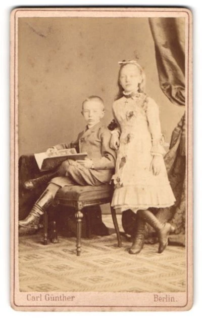 Fotografie Carl Günther, Berlin, Dorotheen-Str. 83, Kinderpaar in hübscher Klei