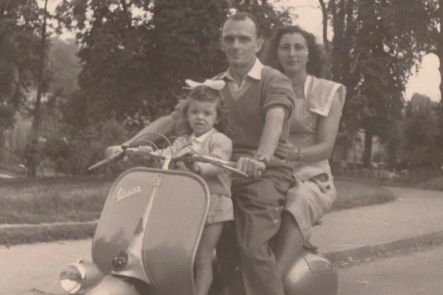 20 different photos printed on glossy paper VESPA PIAGGIO SCOOTER