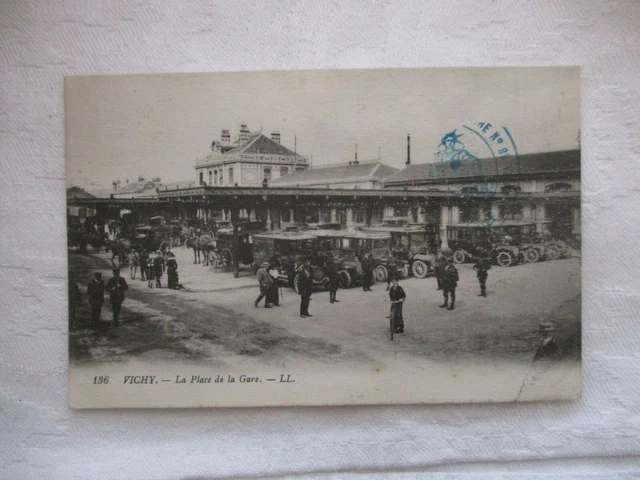 Cpa Allier 03 Vichy La Place De La Gare