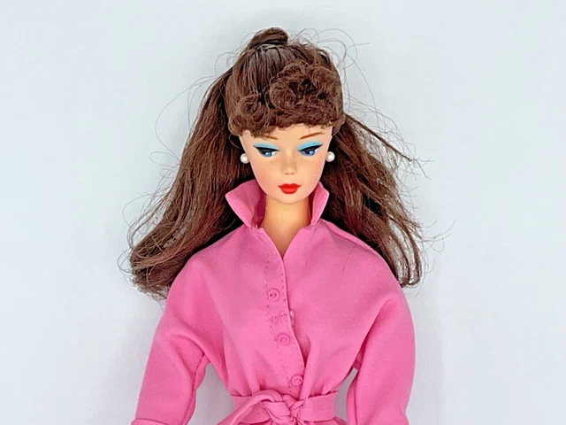 Muñeca Barbie Looks, Coleccionable No. 24 con Cabello castaño y Moderno Muñeca Barbie Looks, Coleccionable No. 24 con Cabello castaño y Moderno