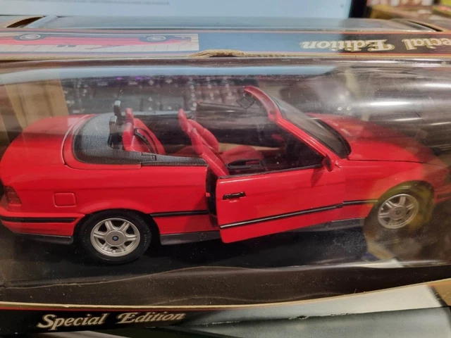 BMW 325 i CONVERTIBLE Rouge MAISTO 1/18 défaut