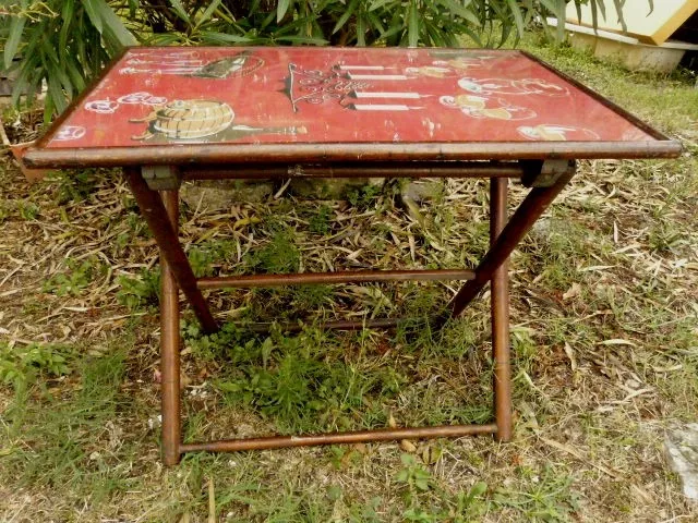 Ancienne table d'apoint pliante en bois