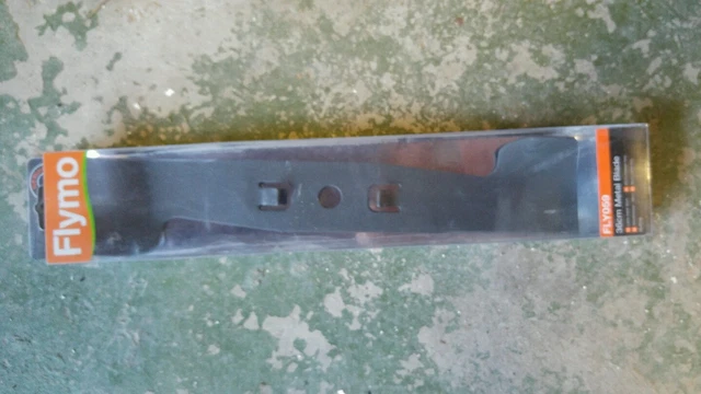 Changing a top flymo blade
