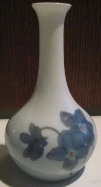 B & G Bing Grondahl SOFT BLUE & WHITE VASE MADE IN DENMARK #8378/143