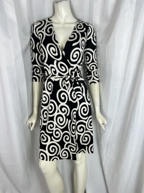 DVF Diane Von Furstenberg size 2 black white print wrap dress