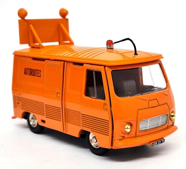 Peugeot J7 Pompiers 1972 - Dinky Toys Chine 1/43