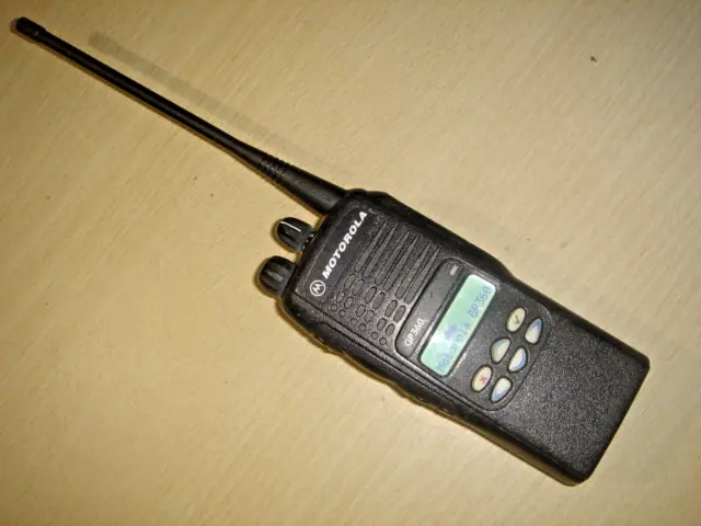 Antenna Motorola GP360 UHF 403-470 MHz c/w, batteria e clip da cintura
