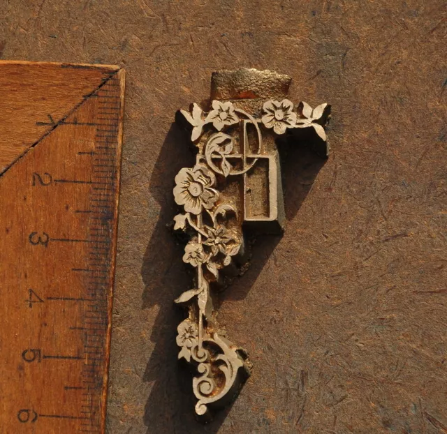 Ecke Messingornament Zierornament Messing Buchbinden Jugendstil Lederprägen .